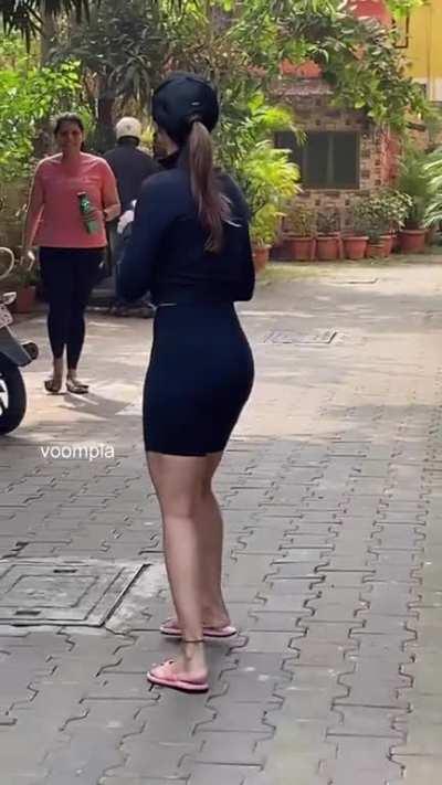 Monmy malaika shakes her boots en route to the gym