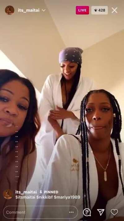 IG live Mai all nude in background