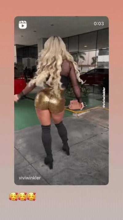 VIVI WINKLER 💛🖤💛 PHENOMENAL 👅👅👅