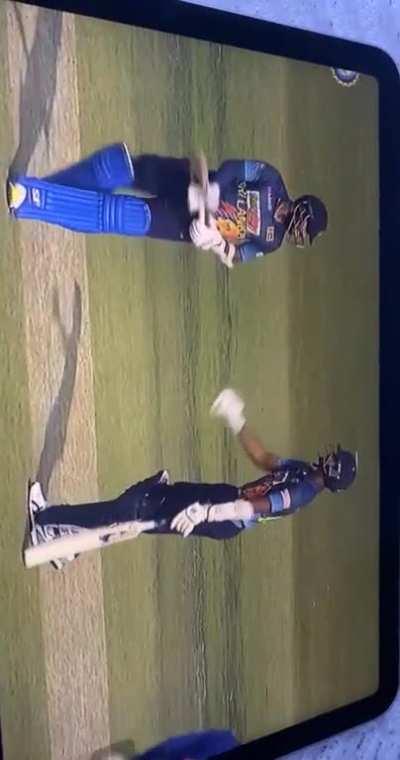 Paani gaya Gand marane.. Hardik Pandya gets angry, abuses players in dug out for not bringing water.