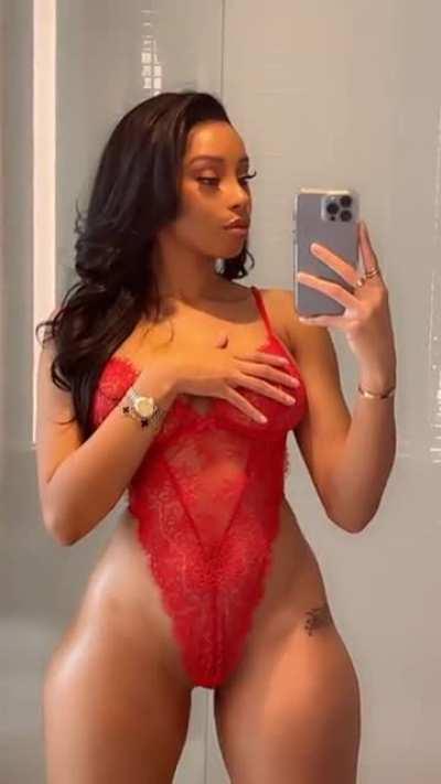 Nekisha Taneil (@nikki_c_lavie)