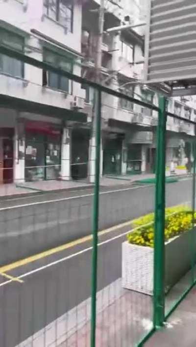 Fences were installed today in Yong Kang Road (Shanghai)