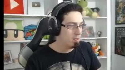 (｡・//ε//・｡)