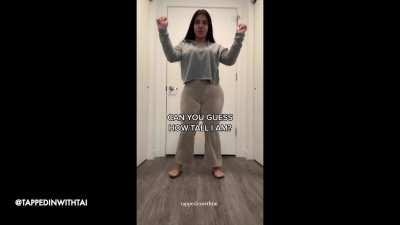 Look at that moose knuckle.