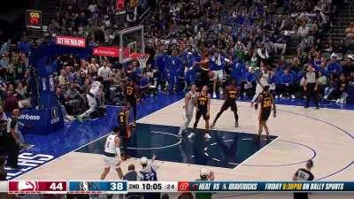 [Highlight] Dinwiddie brings the house down with a strong jam