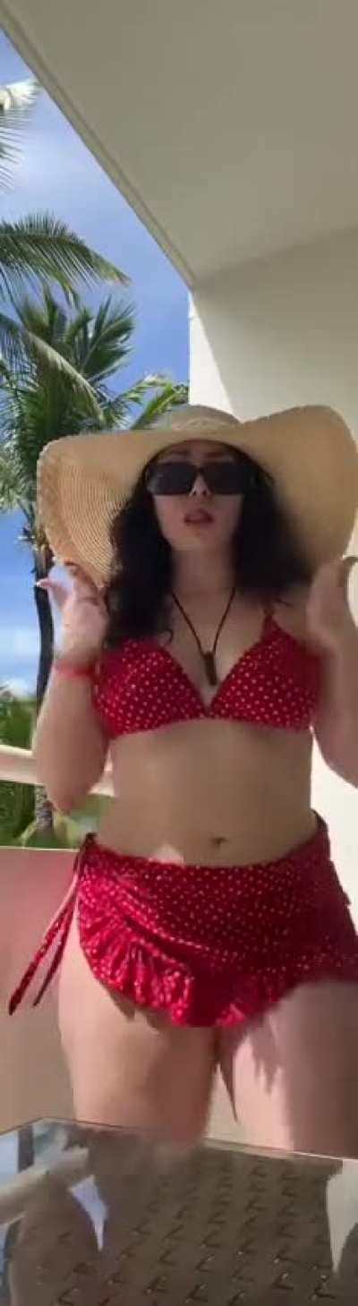 Thighs go crazy🫠💗