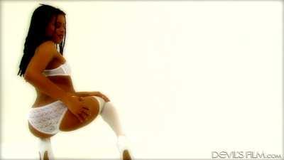 White Out #04 – Kira Noir