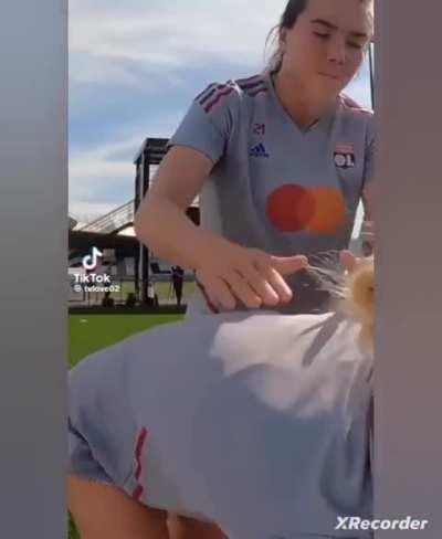 Ellie Carpenter 😋