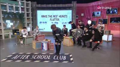 Lee know doing sexy American moves to impress the hosts 😭😭 ( Look at poor hyunjin😭, he's dying inside 😭 and the hosts have no idea what they just witnessed 🫣)