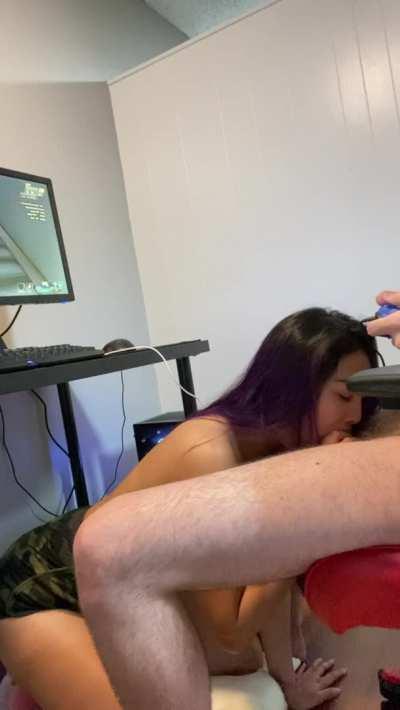 He plays video games I play with his cock 🤪