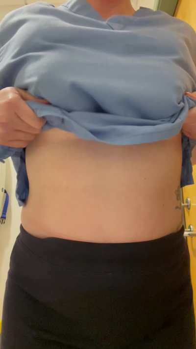 Do you like my natural tits? 🤭🤭