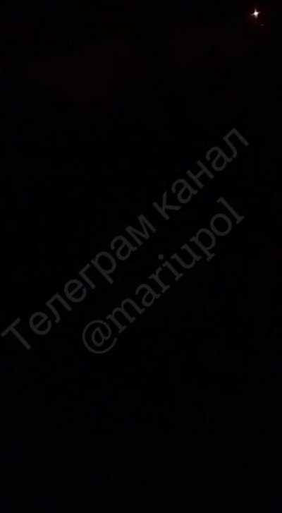 Ukraine: latest footage from the front in Donbass. Sounds of intensified shelling can be heard in the village of Talakivka, east of #Mariupol.