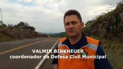 Parece uma esquete do Porta dos Fundos, mas é só o Brasil mesmo.