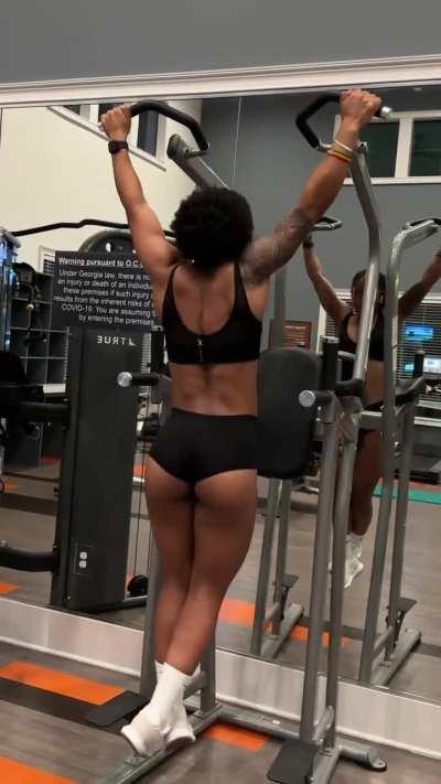 Tesfanesh Tomas (@tessfit__)