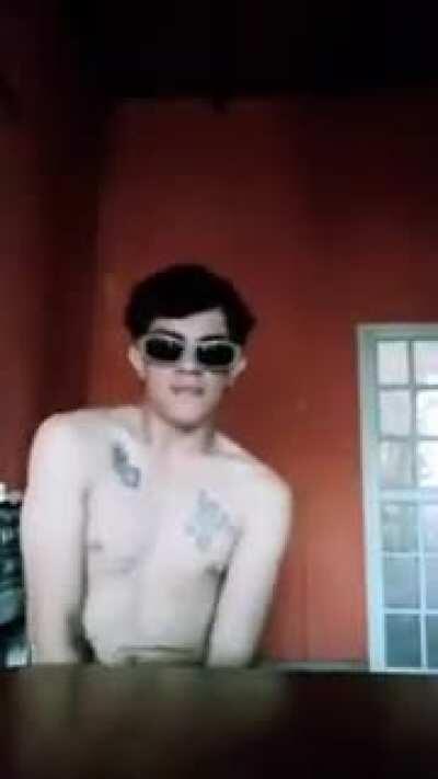 el que entra a discord, tiene 20 y la minita 12