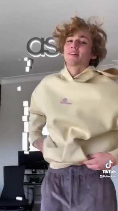 so uhm this is the dude deji is fighting 💀