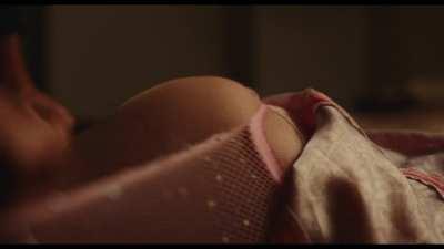 Sydney Sweeney’s first audition. The casting agent gave her this outfit, told her to go to a remote motel room & wait in the bed on her stomach. She waits for 10 minutes, then someone comes from behind her & rips her fishnets open.