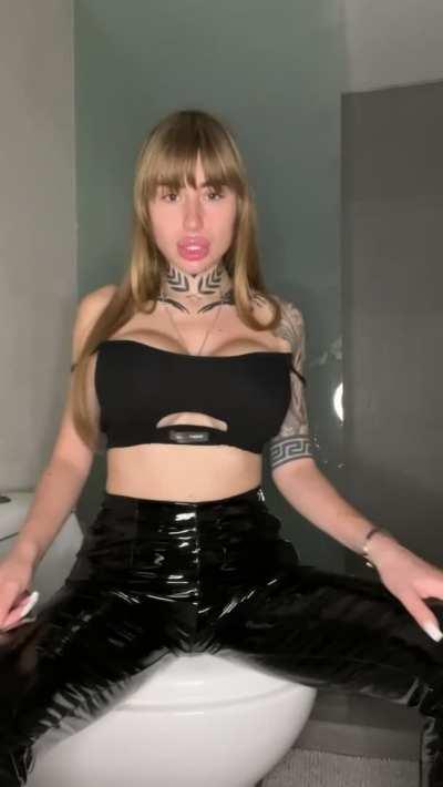 First Post: Say hi to your new sinful pleasure x