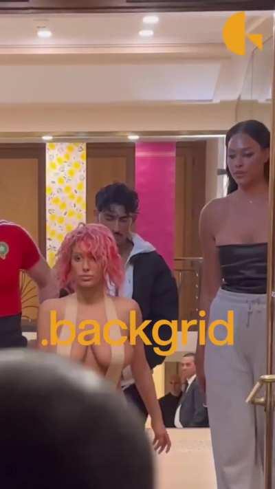 Кажется я скачал не тот Пятый Элемент :D Или наоборот тот?