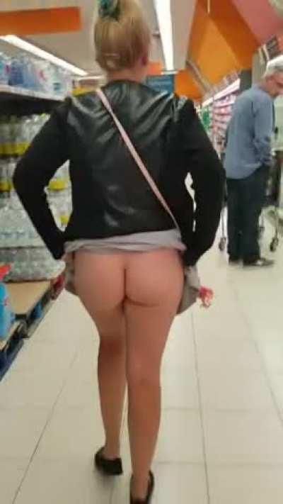 Supermarket Flashing my no panties bottom