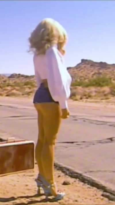 Sabrina Carpenter from Instagram [zoomed and slowed down]