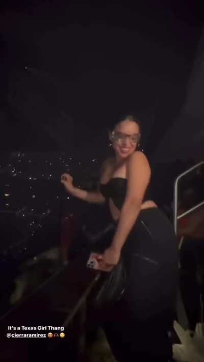 Twerking at drake concert 