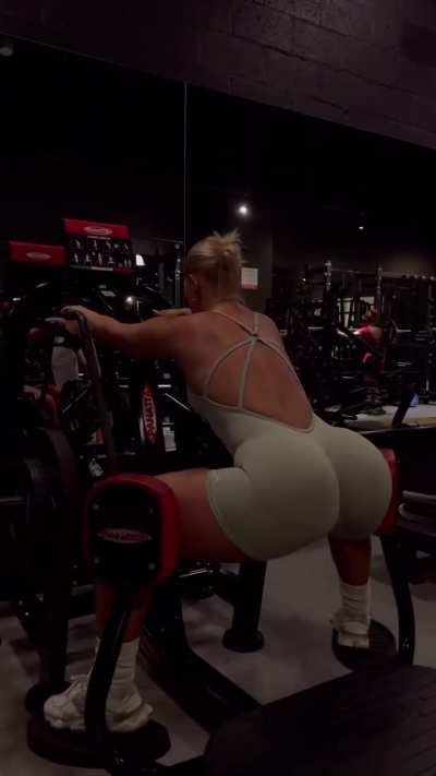 Simone Christensen (@simone_christensen)