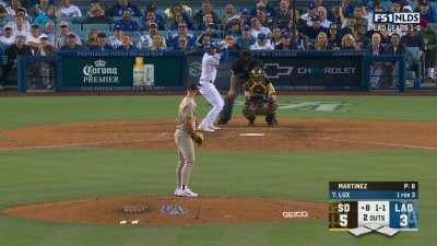 [Highlight] A duck interrupts the Padres Dodgers playoff game