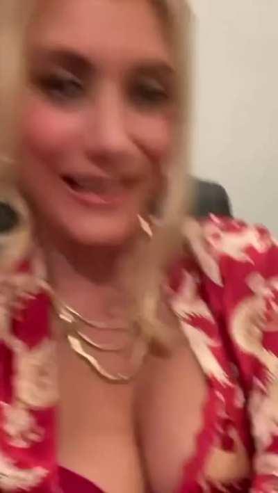 Kate Walsh is such an underrated MILF.