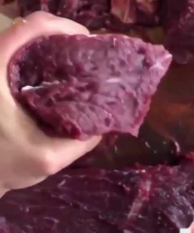 Adding salt to freshly cut muscle causes it to spasm