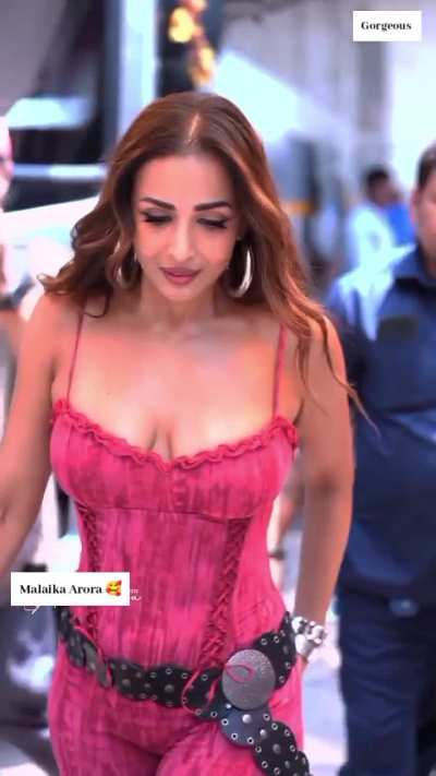 Malaika Arora Red Hot Walk 🔥♥️