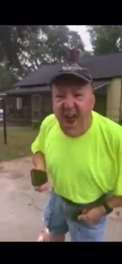 Racist man says George Floyd is a good “n*gger” because he’s dead. Tries to assault the guy filming.