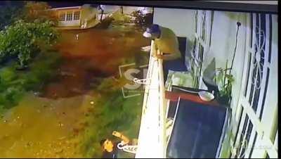 House Invaders Run For Their Lives When Owner Opens Fire