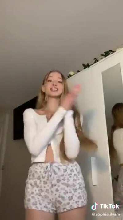 Hottest vid of her tiktok !! Fight me