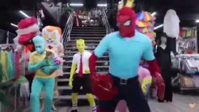 Joder le queda muy bien la Penis music