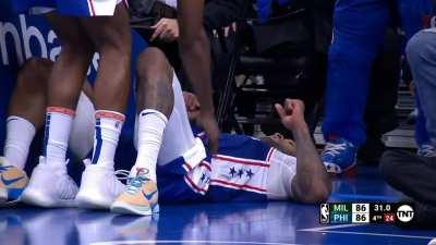 [Highlight] PJ Tucker with a clutch play to force the foul from Giannis and Coach Bud to waste his challenge