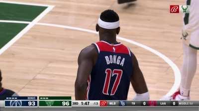 [Highlight] Jrue Holiday makes Bertans fall over after the crossover and he drains the open 3