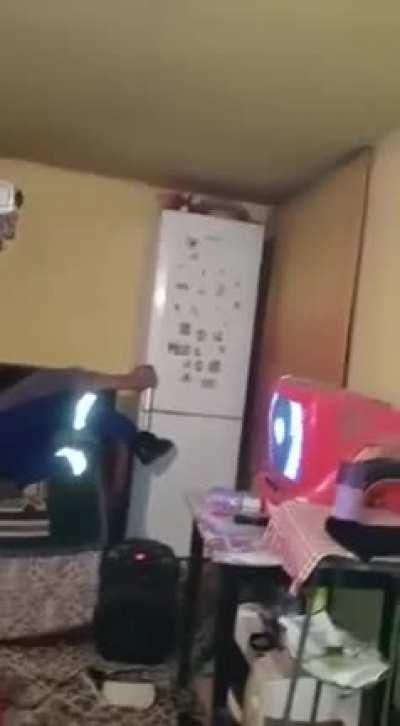 Most intelligent romanian vs. fridge