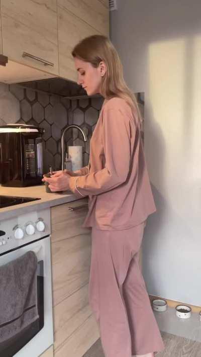 Good morning friends! I hope you slept because I didn't bruh. Wish you a nice day!