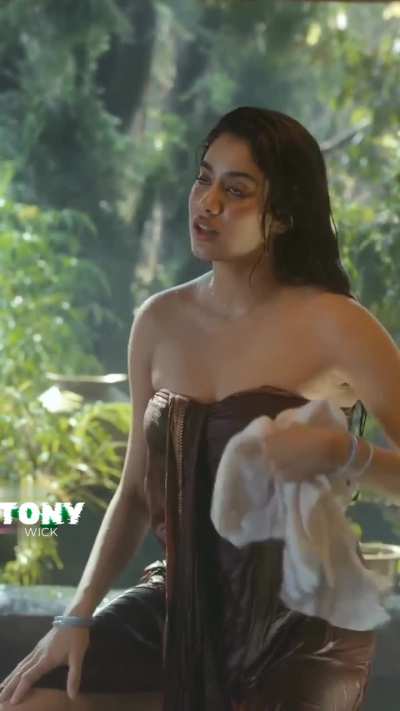 Janhvi Kapoor 🥵