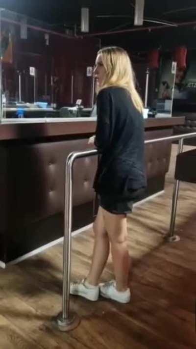 russian security guard slaps angry german girl