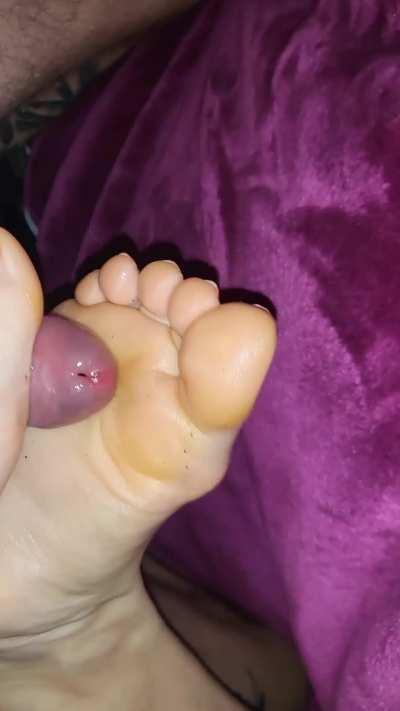 When i feel he cum ,I change my footjob style 