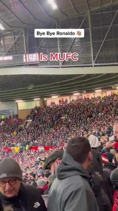I dont carw about Ronny🎶 (still the goat Though)...Stretford End saying bye to Ronaldo!