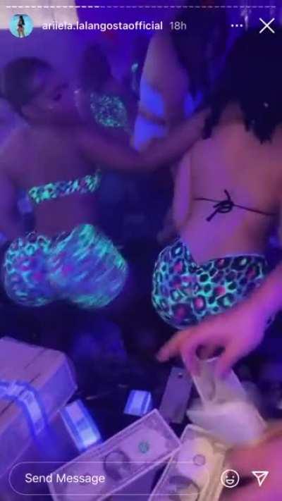 Ariiela.lalangostaofficial(long as name but she’s sexy as hell 😒) 😍😍😩