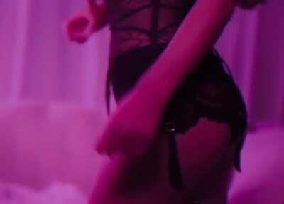Arianas ass 😍🍑