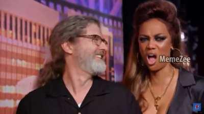 A Kid singing the Turkish anthem on Tukrey got Talents