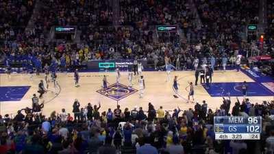 [Highlight] Steph leading the team with a triple down the stretch!