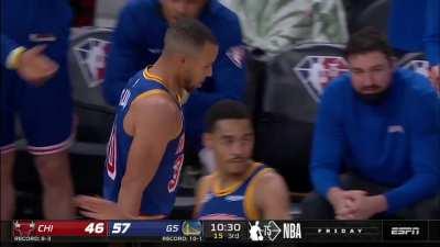 [Highlight] Steph daps up Kerr and Kerr fist pumps