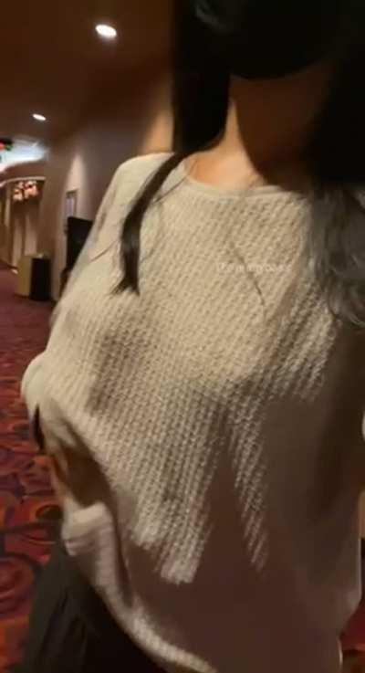 Somehow my date can’t remember the movie [gif]