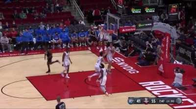 [Highlight] Garrison Mathews hits back-to-back 3s to extend Houston's lead to 17